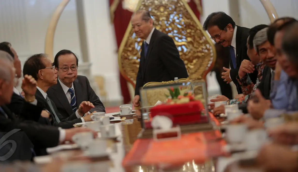 Suasana pertemuan antara pemerintah Indonesia dengan para pengusaha Jepang yang dipimpin oleh Mantan Perdana Menteri (PM) Jepang Yasuo Fukuda di Istana Negara, Jakarta, Rabu (27/5/2015). (Liputan6.com/Faizal Fanani)