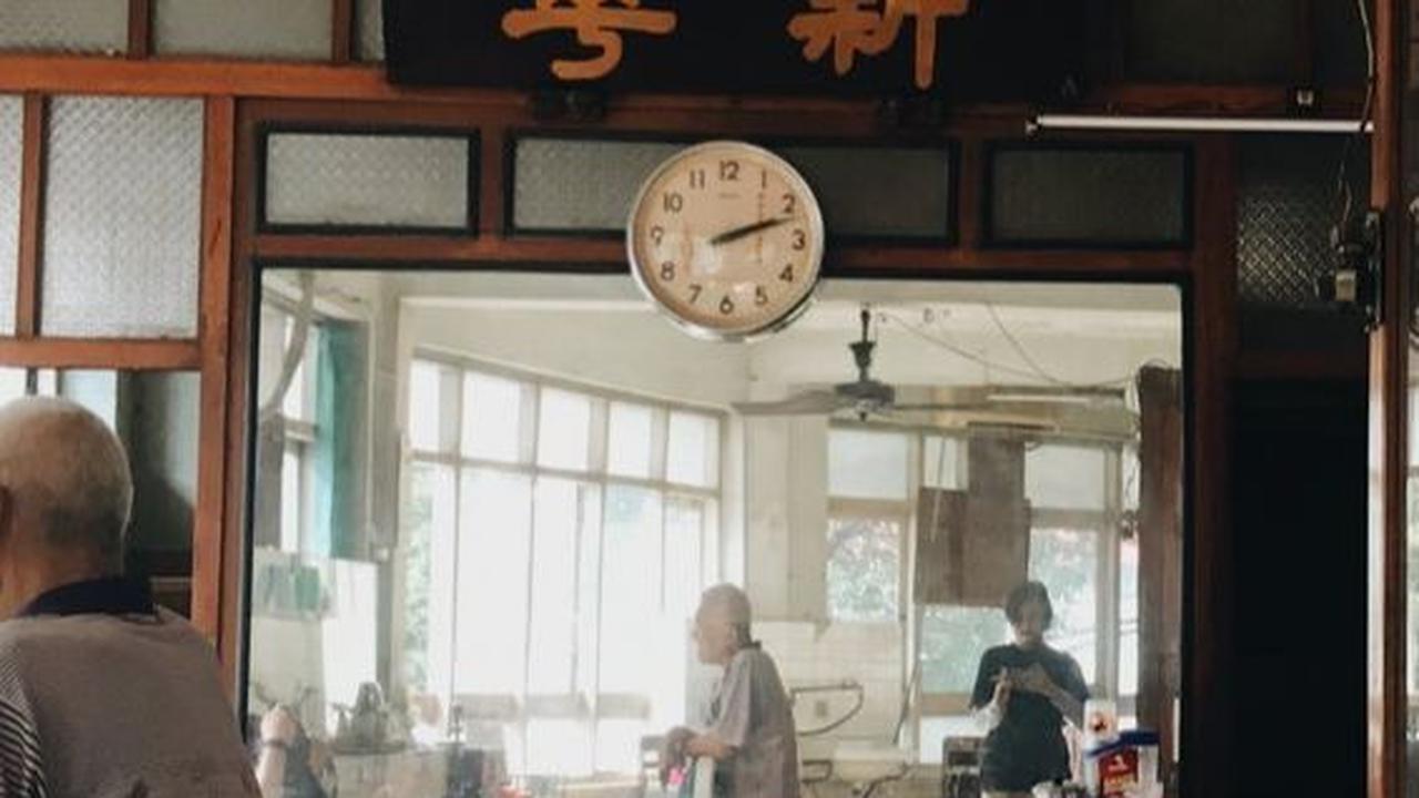 Kabar Sedih Barbershop Tertua di Indonesia Berusia 112 Tahun Tak lagi Buka, ini Sosok Pemiliknya Dalam Kondisi Sakit