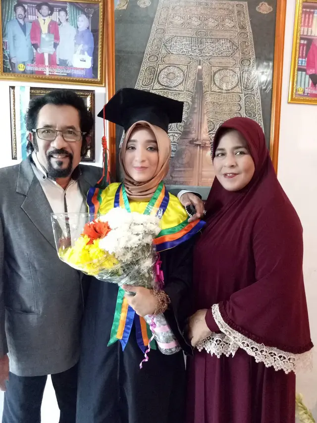 Potret Mendiang Hamdan ATT Bersama Anak dan Istrinya (Foto: Instagram @realhamdan.att)