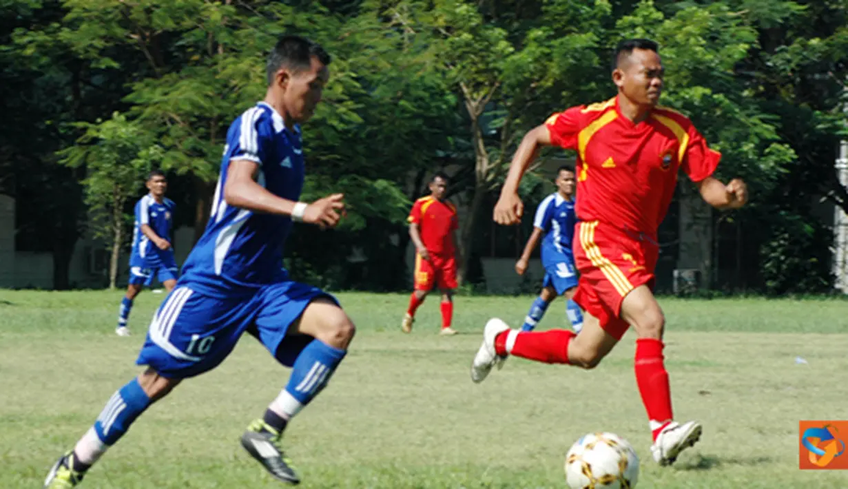 Citizen6, Surabaya: Puslatdiksarmil menyusul Denmako dan Kodikmar ke semifinal kompetisi Sepak bola antar satuan kerja dilingkungan Kobangdikal dalam rangka Hari Pendidikan Angkatan Laut ke-66. (Pengirim: Penkobangdikal)