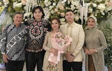 Meski Sudah Bercerai, 7 Momen Kekompakan Betharia Sonata dan Willy Dozan saat Dampingi Anak Tunangan