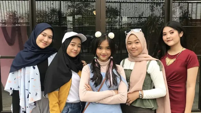Potret Fuji dan sahabat lamanya (Sumber: Instagram/fuji_an dan Instagram/ghrnsh)