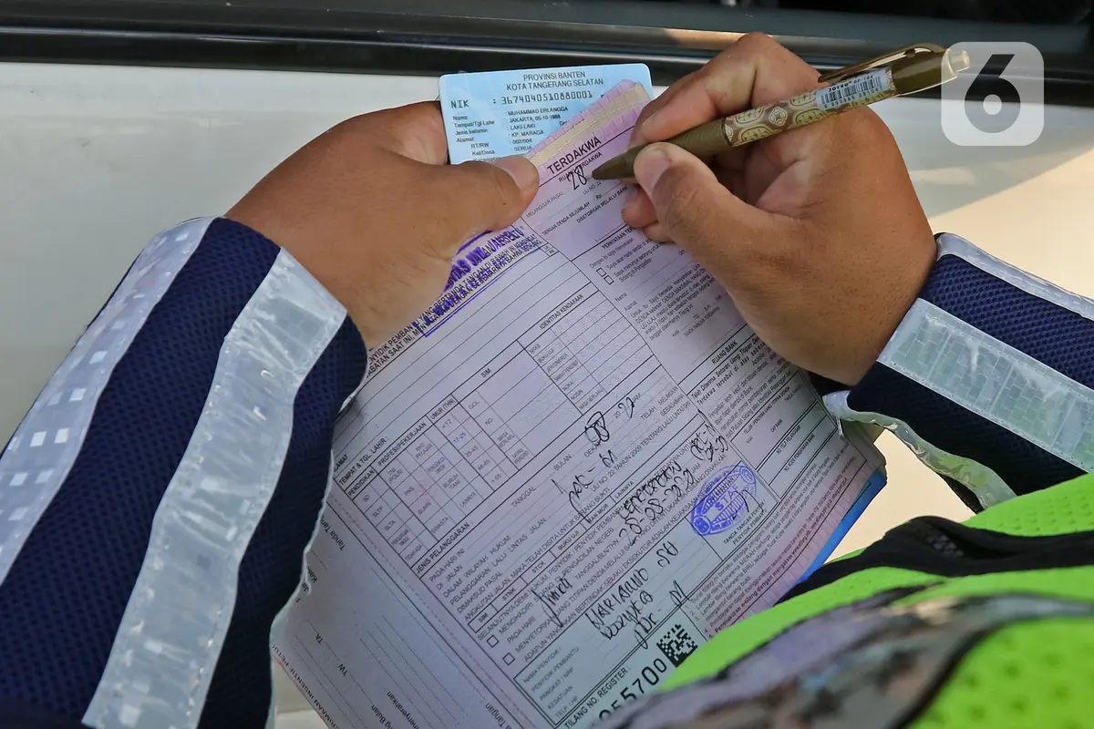 FOTO: Sanksi Tilang Terhadap Pelanggar Ganjil Genap Kembali Diberlakukan