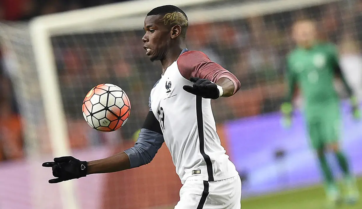 Saat ini Paul Pogba dianggap sebagai salah satu gelandang muda terbaik dunia, penampilannya yang konsisten bersama Juventus membuatnya dipercaya sebagai sosok penentu keberhasilan Prancis pada Euro mendatang. (AFP/John Thys)