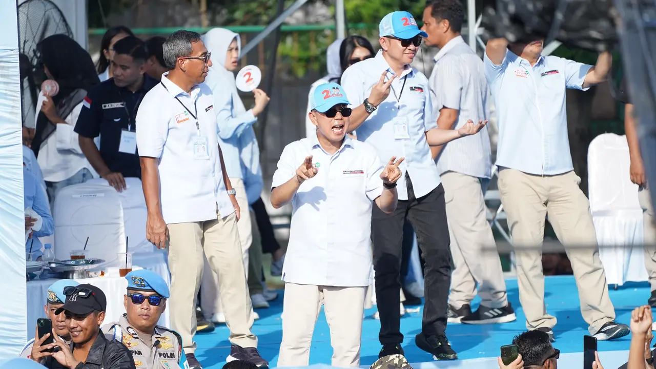 Pasangan calon Gubernur dan Wakil Gubernur Sulawesi Tenggara (Sultra), Andi Sumangerukka-Hugua gelar kampanye bertajuk pesta rakyat.