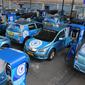Sejumlah taksi mobil listrik parkir terlihat di pool Blue Bird, Jakarta, Selasa (23/4). Jumlah taksi mobil listrik Blue Bird akan terus meningkat hingga menjadi 200 unit pada 2020, dan mencapai 2 ribu unit pada 2025. (Liputan6.com/Angga Yuniar)