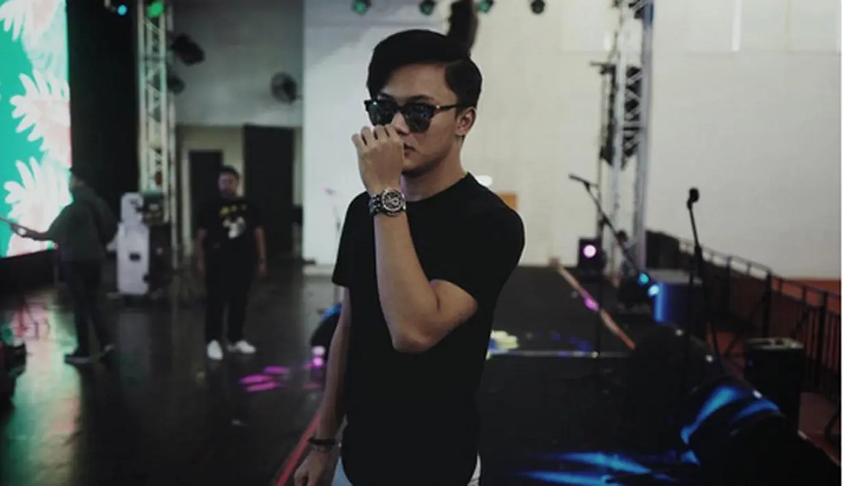 "Ikki di APM nggak nyangka, aku sama manajemen kaget tiba tiba masuk (nominasi) karena kan sebelumnya (tahun lalu) udah, jadi nggak kepikiran akan masuk ke kategori apapun," ujar Rizki Febian di kawasan SCBD, Kamis (14/9/2017). (Instagram/rizkyfbian)