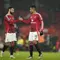 Dua pemain Manchester United (MU), Casemiro dan Bruno Fernandes, merayakan kemenangan yang diraih timnya saat menghadapi Leicester City di babak 16 besar Carabao Cup 2024/2025, Kamis (31/10/2024) dini hari WIB. (AP Photo/Dave Thompson)