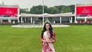 Harashta Haifa Zahra menghadiri Upacara HUT RI pertamanya di Istana Merdeka sebagai Puteri Indonesia 2024. Penampilannya anggun dibalut kebaya merah dengan brokat putih, padu padan kain wastra merah, serta tiaranya yang berkilauan. [Foto: Instagram/harashtata]