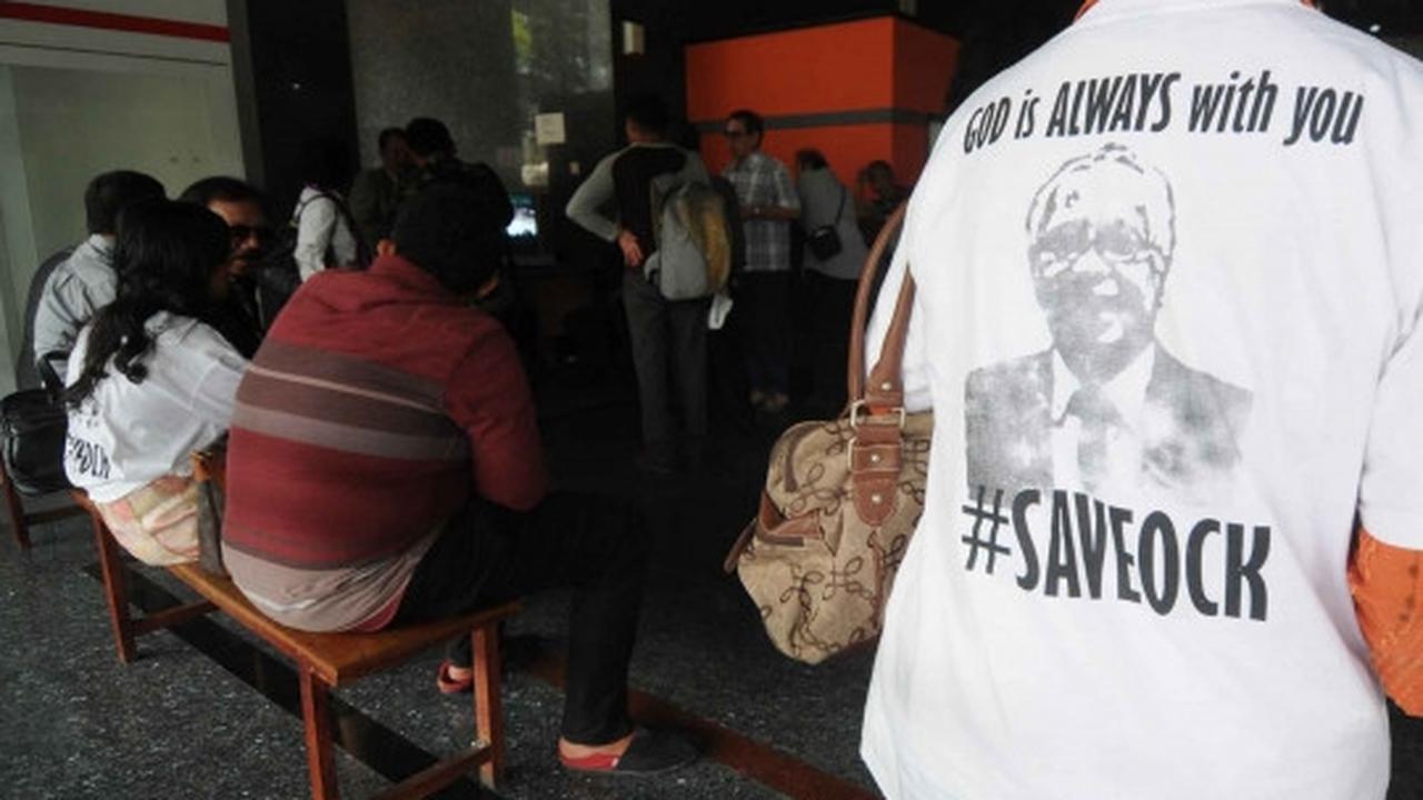 Tidak hadir karena sakit, sidang perdana OC Kaligis ditunda