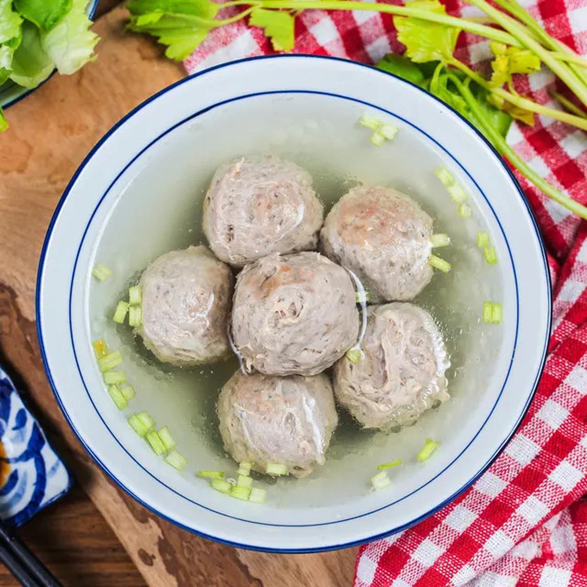 Cara Mudah Membuat Bakso Isi Telur Antigagal di Rumah