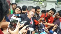 Sekjen PDIP Hasto Kristiyanto menangis (Liputan6.com/ Hanz Jimenez Salim)