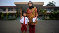 6 Rekomendasi Tunik Batik Warna Cerah untuk Ambil Raport Anak 2025, Penampilan Jadi Elegan dengan Padu Padan Ini