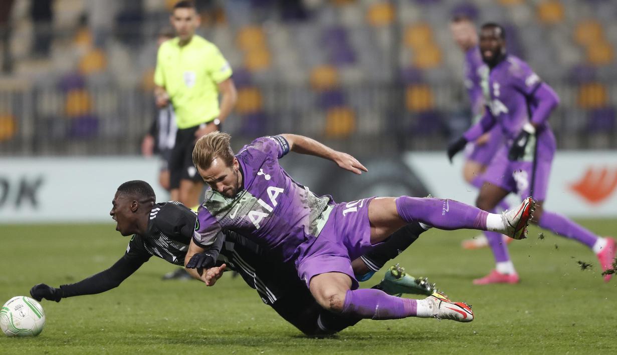 Hasil ini menjadi pukulan telak bagi Spurs dan sang pelatih baru Antonio Conte. Betapa tidak, NS Mura adalah tim asal Slovenia dengan ranking terendah di kompetisi Europa Conference League dan juga baru terbentuk pada 14 Mei 2012 atau sembilan tahun lalu. (AP Photo)