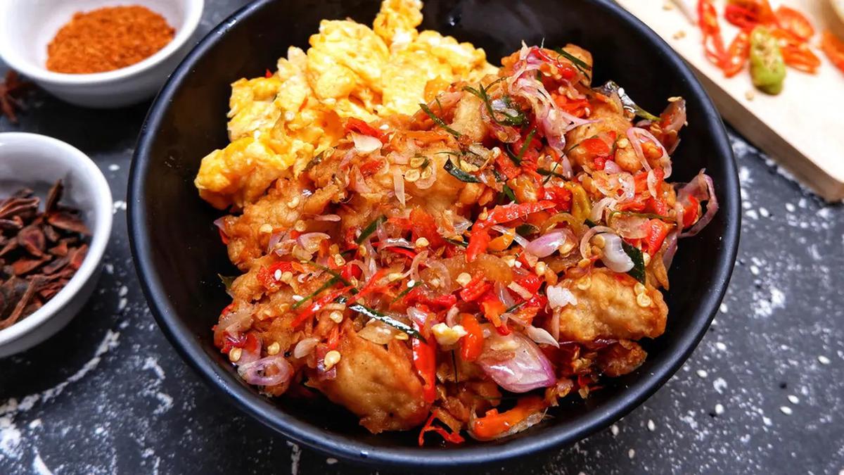 Ilustrasi telur sambal matah