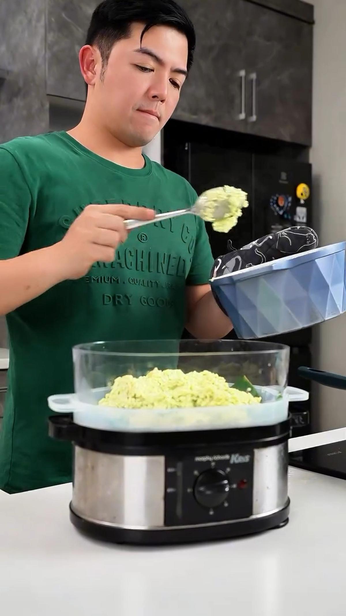 5 Potret Nicky Tirta Bikin Jackfruit Sticky Rice, Jadi Sajian untuk Buka Puasa