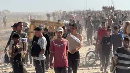 Ribuan warga Palestina menyerbu sebuah pusat distribusi bantuan baru yang dikelola sebuah kelompok yang didukung oleh Amerika Serikat di Gaza selatan pada tanggal 27 Mei 2025. (Foto oleh AFP)