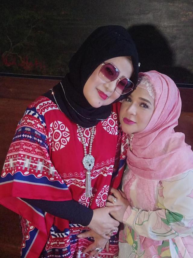 Keluarga Jalani Swab Test Saat Tahu Elvy Sukaesih Positif Corona Covid 19 Showbiz Liputan6 Com