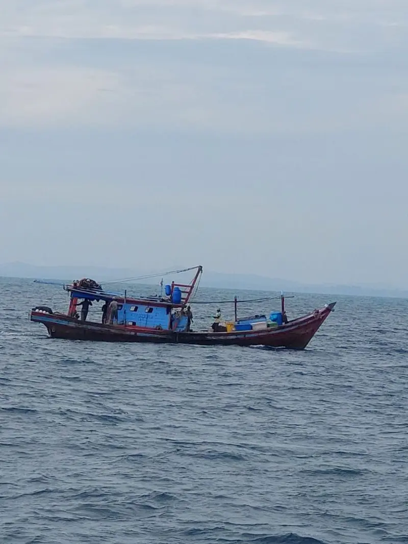 KKP tangkap 2 kapal ikan Indonesia yang mengoperasikan alat tangkap trawl di wilayah perairan Kabupaten Aceh Timur. (Dok KKP)