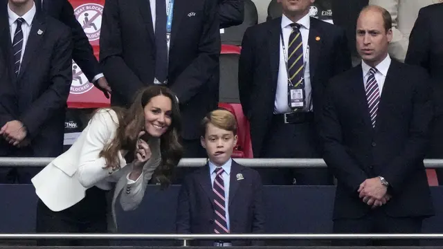 Pangeran George nonton Piala Euro 2020. (AP Photo/Frank Augstein, Pool)