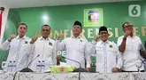Plt Ketua Umum DPP Partai Persatuan Pembangunan (PPP) Muhamad Mardiono (tengah) usai memberikan keterangan terkait hasil gugatan perselisihan hasil pemilihan umum (PHPU) atau sengketa hasil Pilpres 2024 di Jakarta, Rabu (22/5/2024). (Liputan6.com/Angga Yuniar)