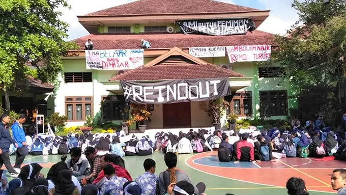 Siswa SMAN 2 Kota Malang Unjuk Rasa, Kepala Sekolah Dicopot