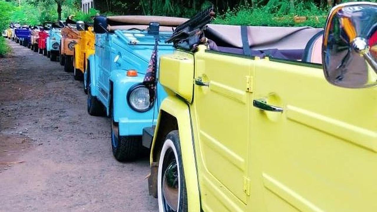 Sensasi berbeda akan dirasakan wisatawan ketika berkeliling di kawasan Borobudur yang eksotis bersama komunitas VW Cabrio Borobudur.