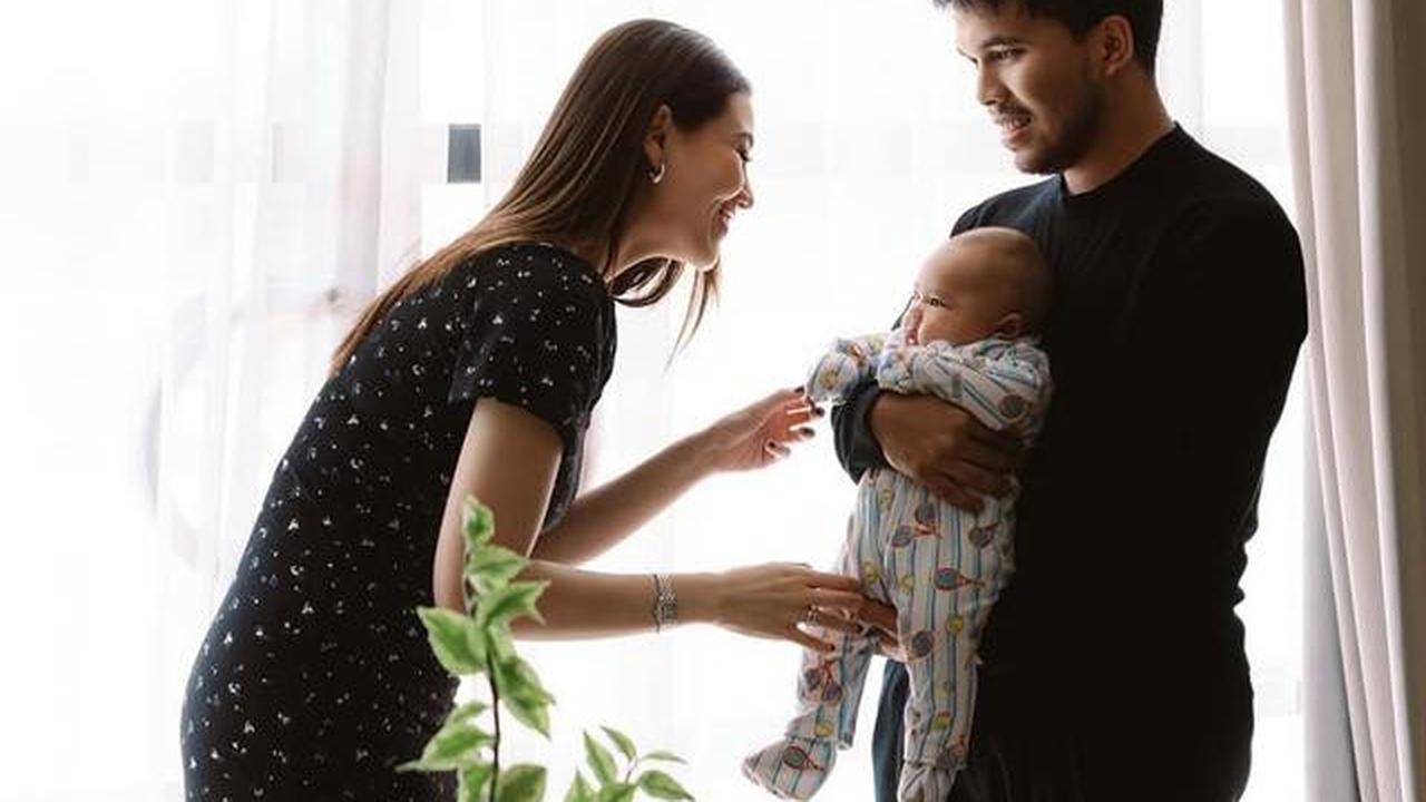 Thariq Halilintar dan Aaliyah Massaid saat foto bersama Baby Arash [@aaliyah.massaid]