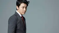 Donghae Super Junior Pamer Gunungan Hadiah dari Penggemar