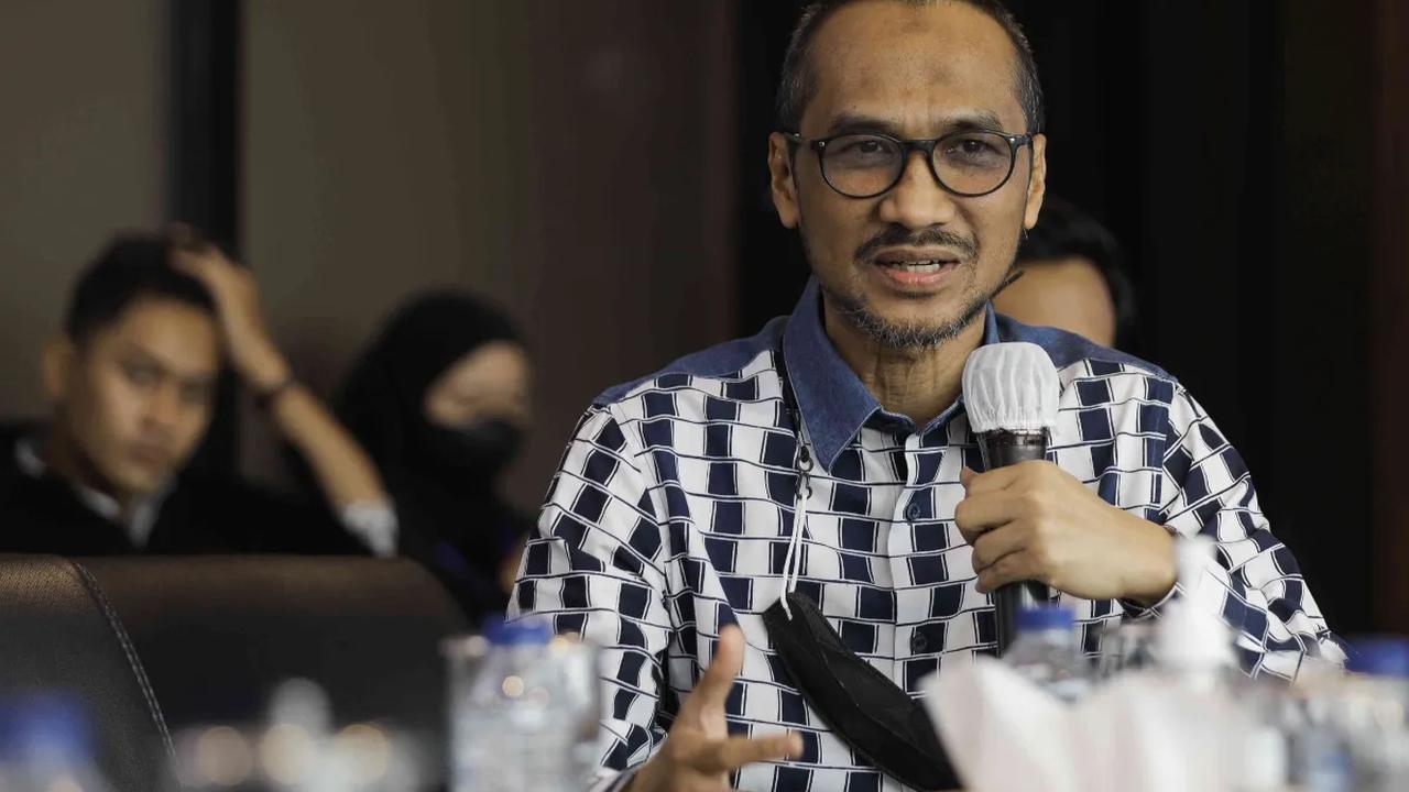 Samad meminta KPK tidak hanya mengganti pimpinan-pimpinan KPK saja tetapi sistem KPK juga harus turut diubah.<br>