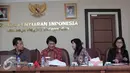 Komisioner KPI Agatha Lily (kedua kanan) bersama dewan juri Anugerah KPI Hanung Bramantyo, Ka Seto, dan Meutya Viada Hafid saat memberikan keterangan penyelenggaraan Anugerah KPI 2015 di Jakarta, Jumat (27/11). (Liputan6.com/Angga Yuniar)