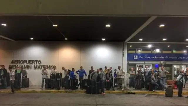 Pebalap dan tim MotoGP terdampar di Argentina. 