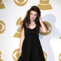 "Saya sedang mengerjakan album baru. Saya sangat bersemangat tetapi di saat yang bersamaan saya juga takut," tulis Lorde di akun Tumblr miliknya. (Bintang/EPA)