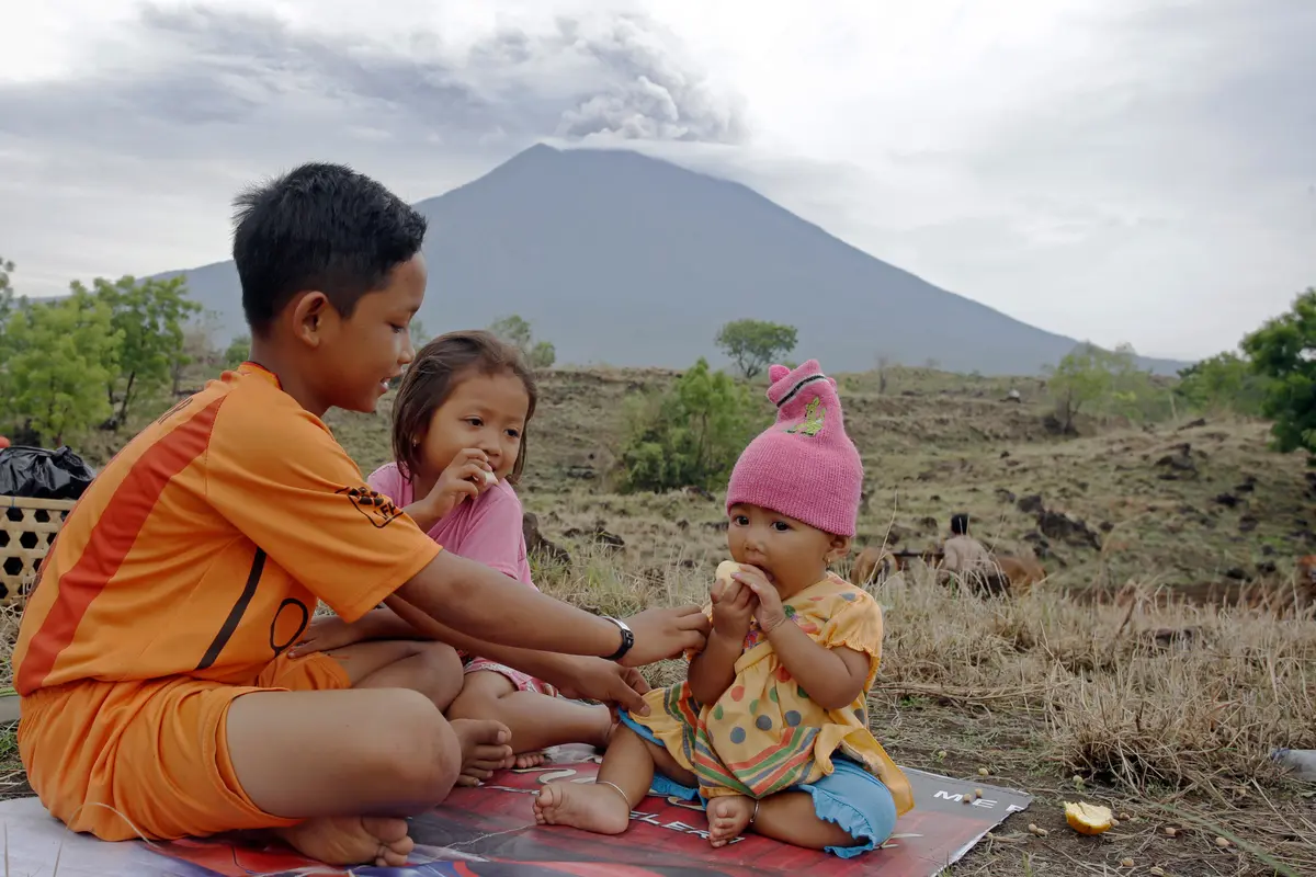 Aktivitas Warga Ditengah Erupsi Gunung Agung