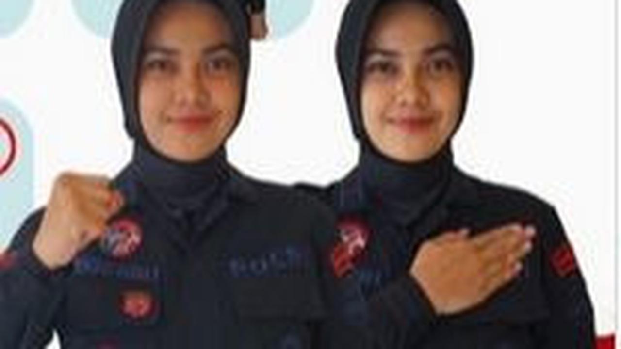 Dalam foto yang dibagikan, anggota Brimob diimbau untuk hanya melakukan dua pose yang disarankan saat berfoto.<br>