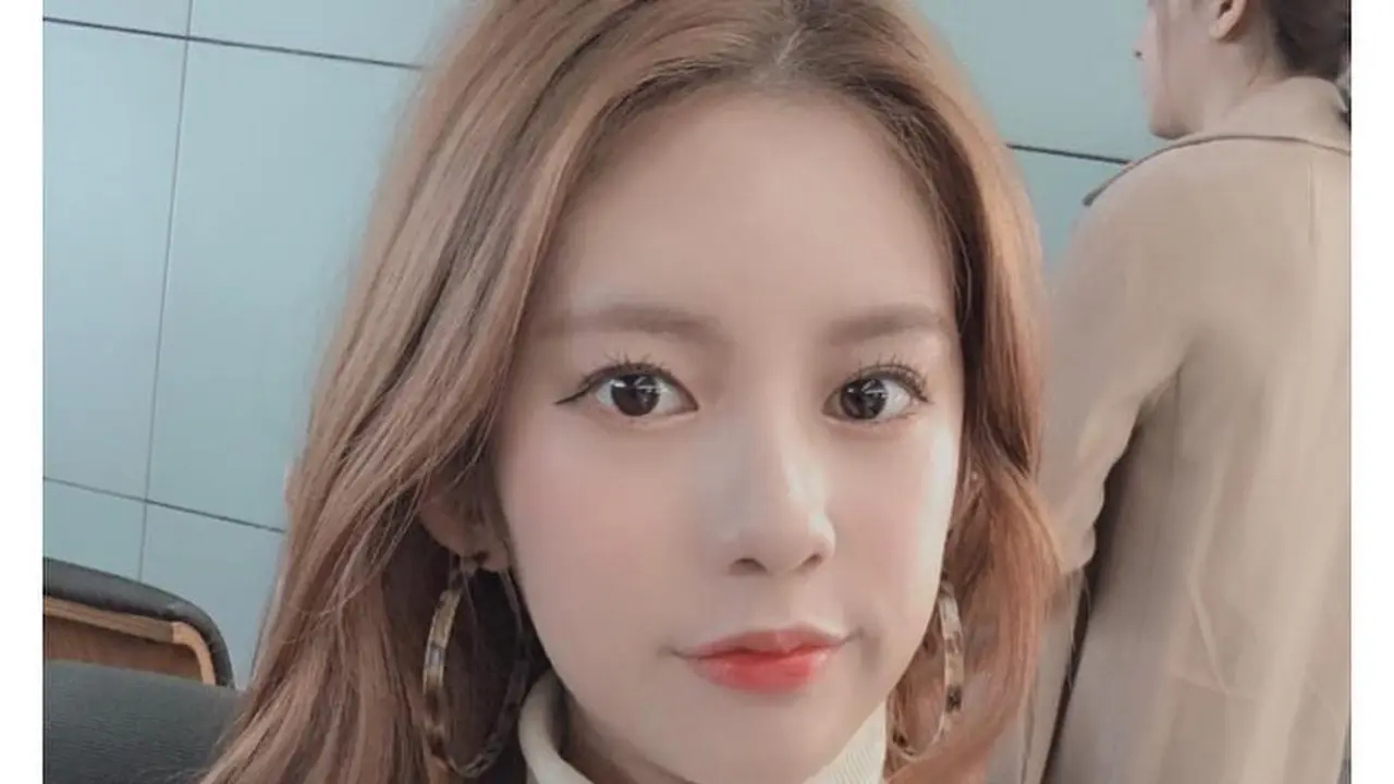 Daisy Momoland (Instagram/ momoland_official - https://www.instagram.com/p/BrROdYBgdhb/)