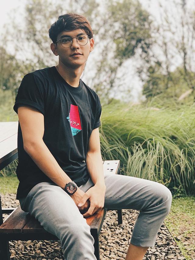 6 Potret Kevin Hugo, Peserta Indonesian Idol yang Juga ...