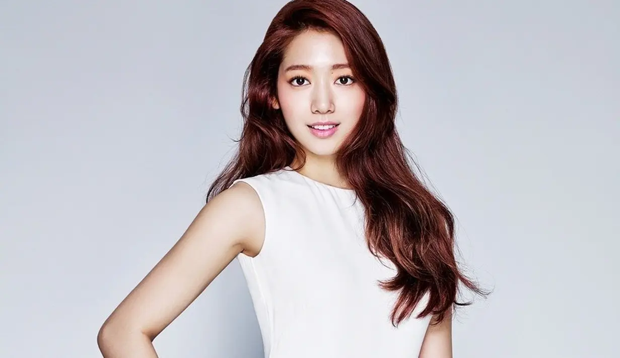Nampaknya, Park Shin Hye tengah gemar menggeluti profesi barunya yakni model. Bukan berarti Park Shin Hye melupakan dunia akting yang sudah membesarkan namanya. (Allkpop/Bintang.com)
