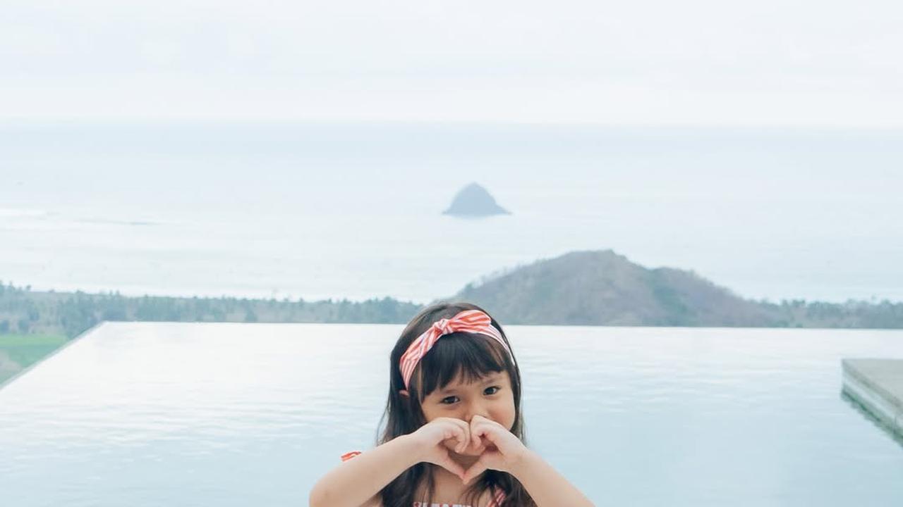 Potret Gemas dan Lucunya Chloe, Anak Asmirandah yang Sudah Pintar Pose