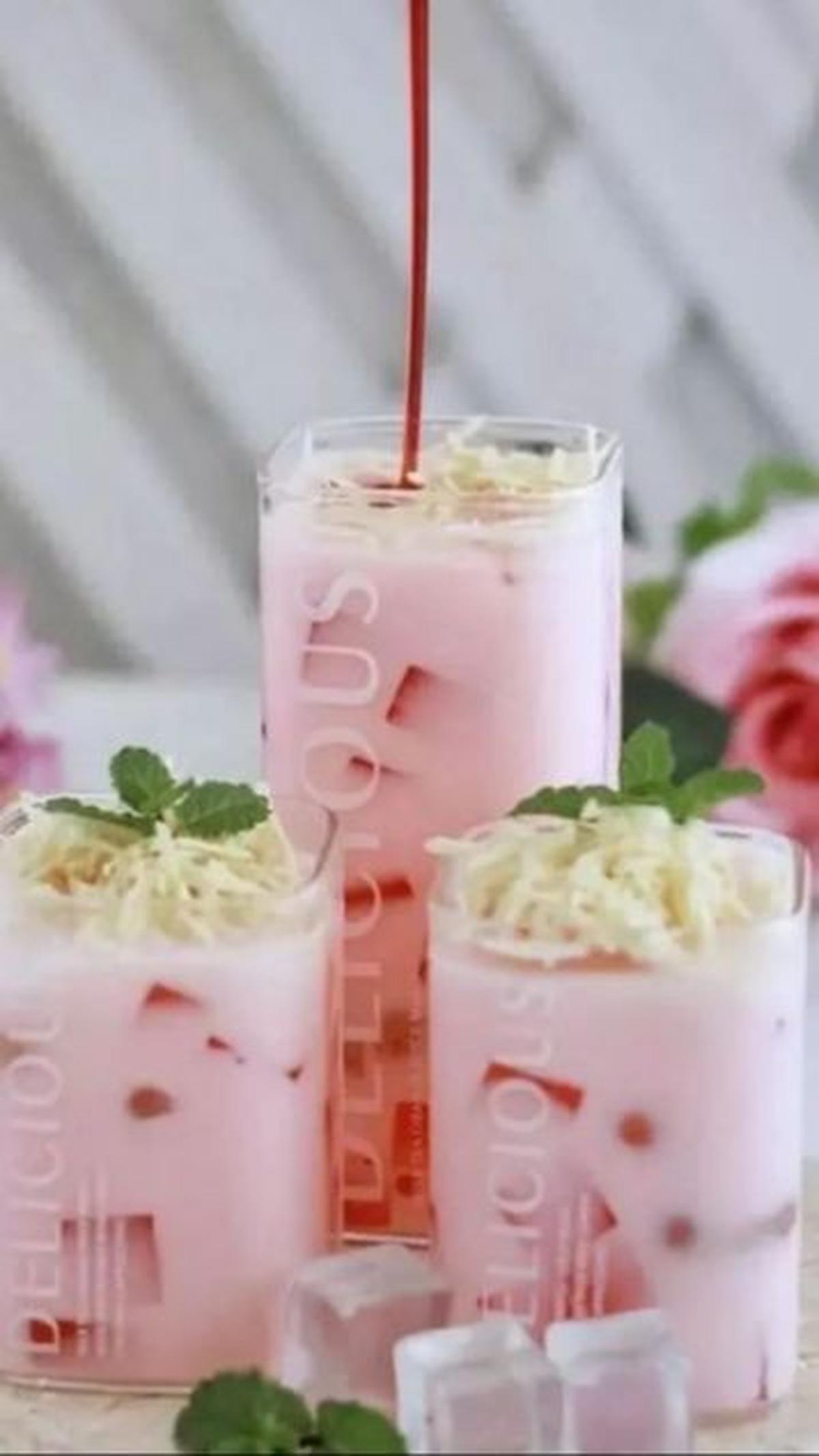 8. Resep Minuman Es Segar: Es Buko Cocopandan<br>