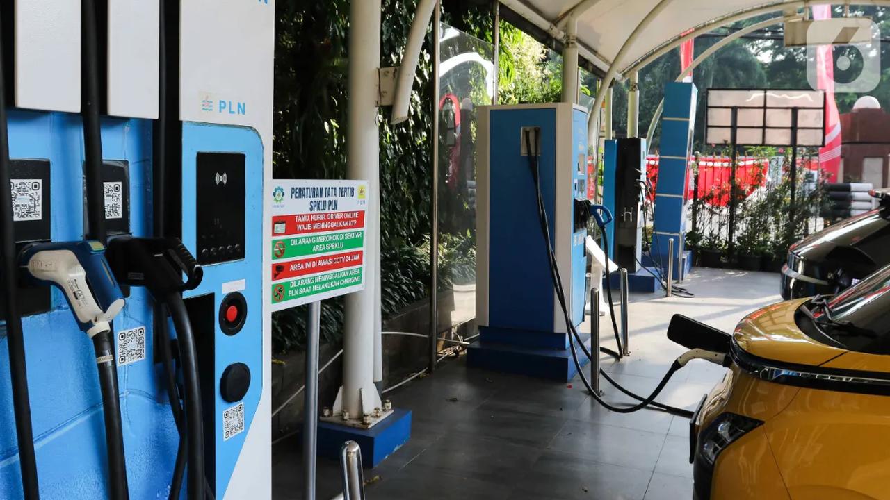 3. Konsultasi dengan diler terkait fasilitas charging, biaya perawatan, operasional,<br>dan garansi serta purnajualnya. Semakin lengkap info yang diterima, semakin baik.&nbsp;<br>