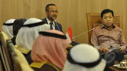 Ketua DPR RI Setya Novanto (kanan) berharap agar Delegasi Majelis Syuro Parlemen Arab Saudi dapat membantu berbagai permasalahan yang dialami oleh TKI (tenaga kerja Indonesia) yang berada di Arab Saudi, Jakarta, (02/2/2015). (Liputan6.com/Andrian M Tunay)