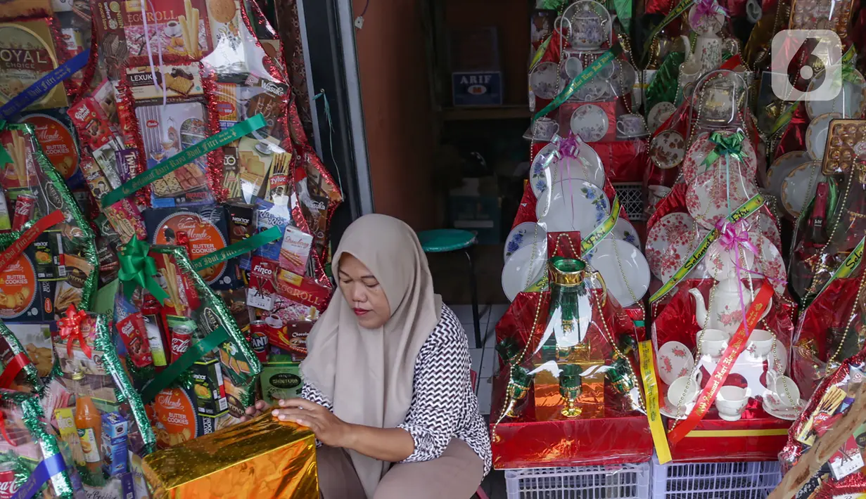 Di Pasar Barito, pedagang menjual beragam variasi dan besaran parsel. (merdeka.com/Arie Basuki)