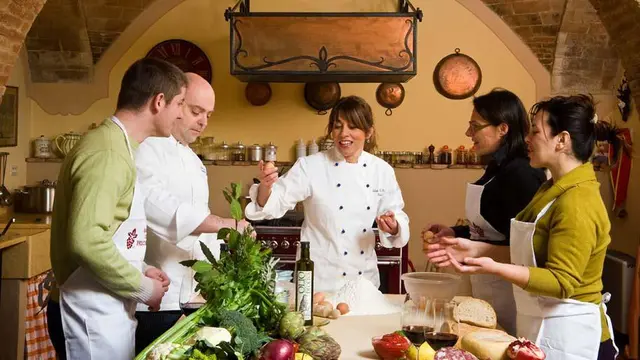 [Bintang] Menyicip Nuansa Liburan Romantis di Tuscany, Italia