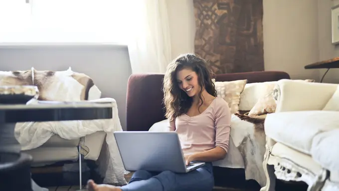 7 Zodiak Introvert yang Menikmati Bekerja di Rumah Selama Pandemi