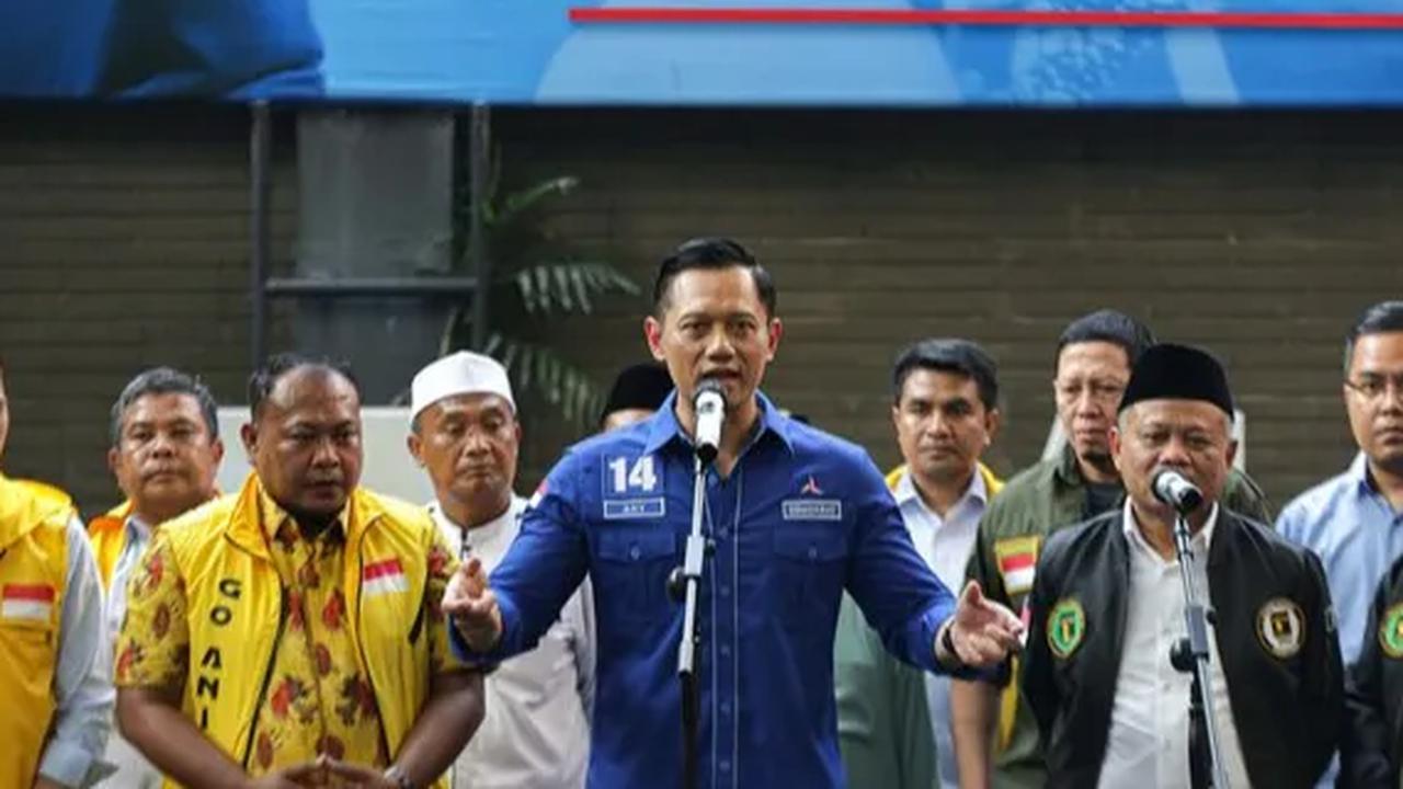 "Bisnis para pejabat, para menteri di lingkungan kerjanya karena itu harus dibebaskan," tegas AHY.