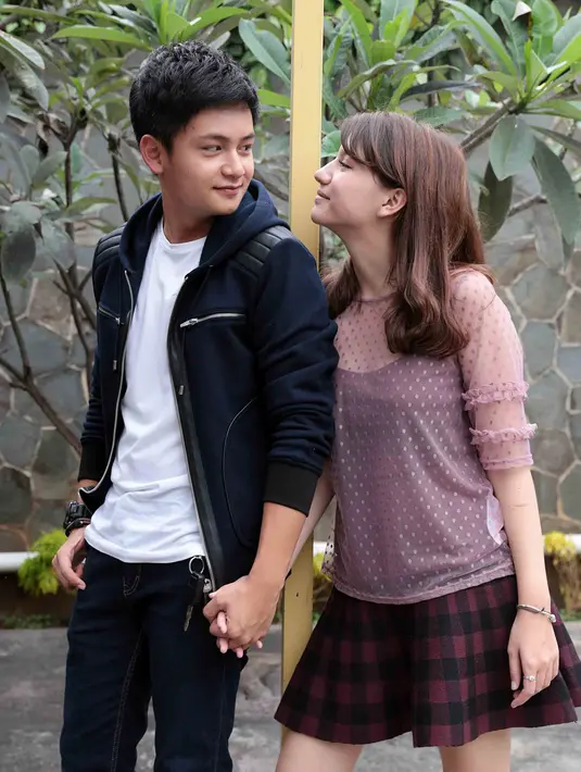 Sebagai selebriti yang memiliki banyak penggemar, Cassey dan Rendy memilih aplikasi yang memiliki banyak kelebihan. Seperti untuk interaksi, sosialisasi, dan juga menambah pengetahuan. (Deki Prayoga/Bintang.com)