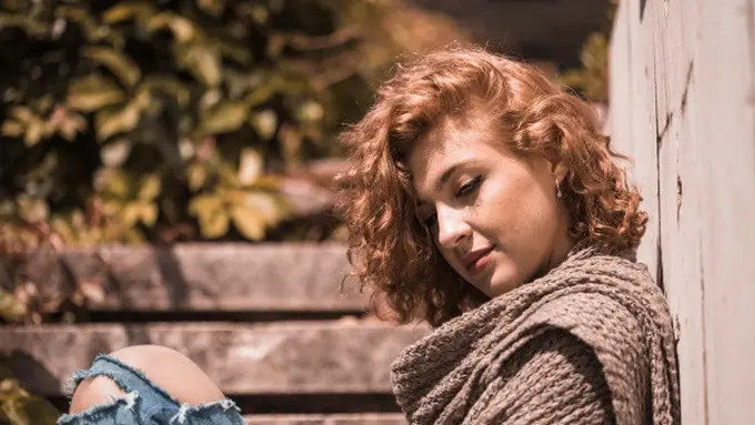 Ilustrasi Model Rambut Curly Bob untuk Rambut Keriting (Credit: Freepik)