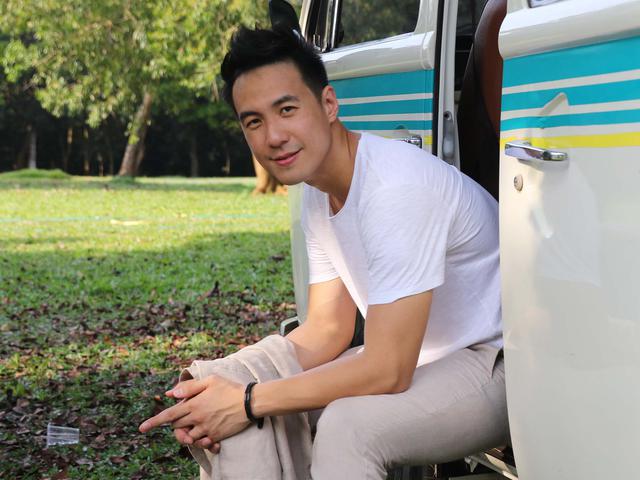 Salah Paham Foto Tangan Daniel Mananta Di Dada Syahrini Showbiz Liputan6 Com