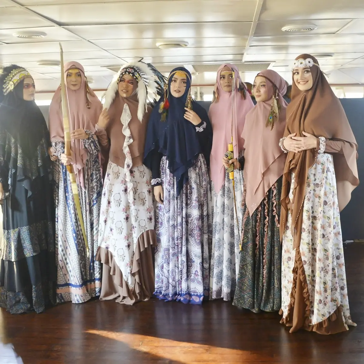 Tampil Feminin Pakai Busana Gamis Bertemakan Bohemian Syari di Ramadan 2018 Fashion Fimela